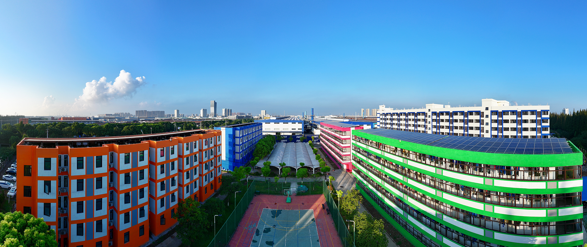 1《“五彩生活”區(qū)》2024年7月28日攝與太倉中集宿舍區(qū)，作者汪強(qiáng)，聯(lián)系電話15262563799